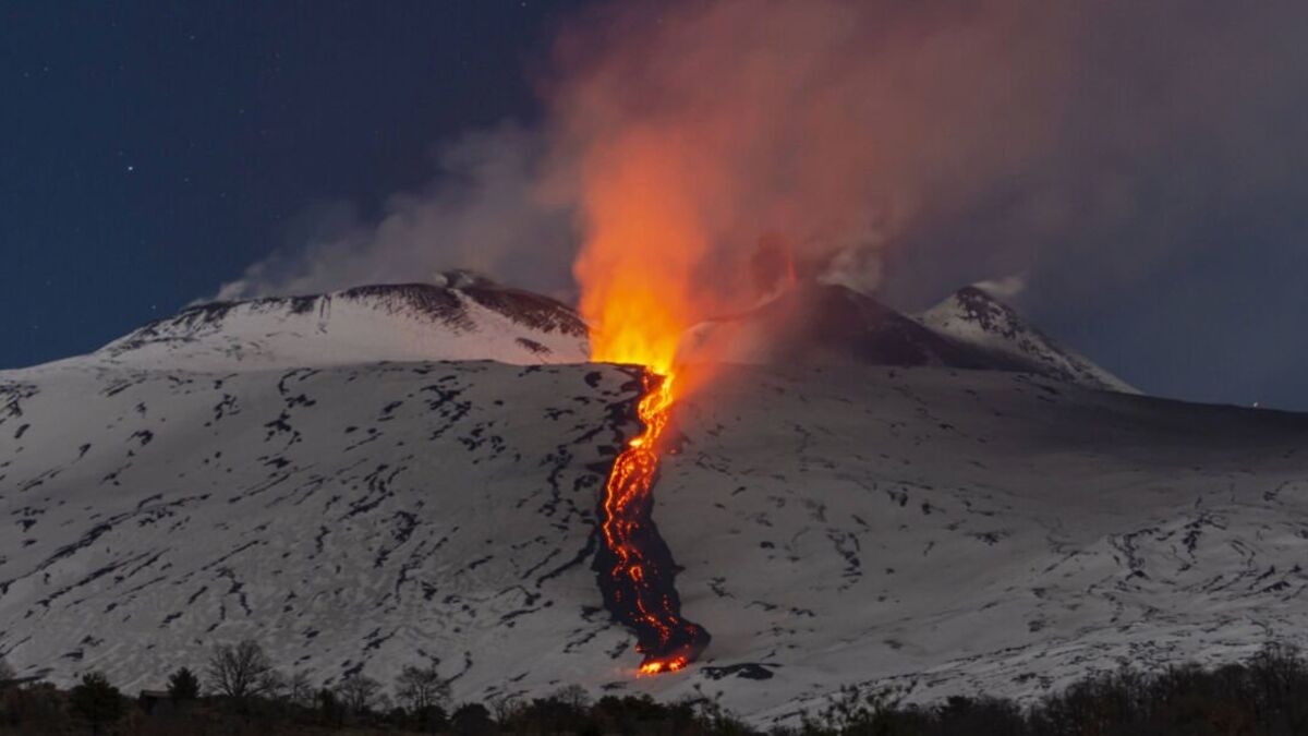 Etna Eruption Insane Moment Daredevils Ski Down Volcano Between Snow And Fire World News Express co uk Etna Eruption Insane Moment Daredevils Ski Down Volcano Between Snow And Fire World News Express co uk