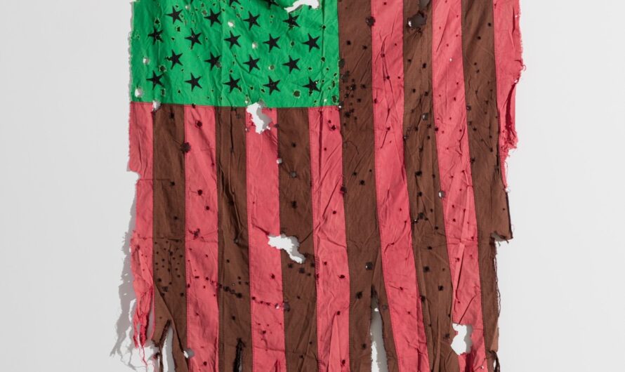 Scarf Hanging Down In Front Crossword Clue